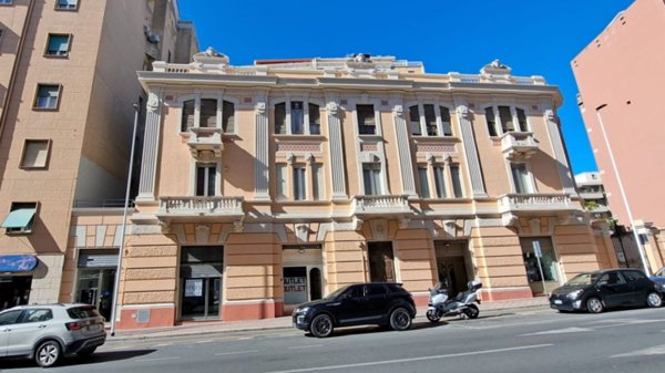 negozio in vendita a Cagliari in zona Villanova