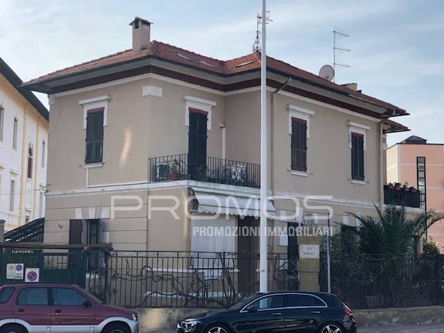 casa indipendente in vendita a Cagliari in zona Bonaria