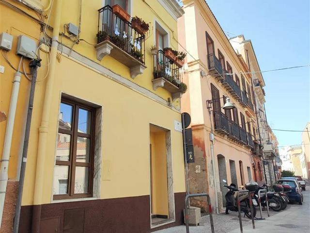 casa indipendente in vendita a Cagliari in zona Villanova