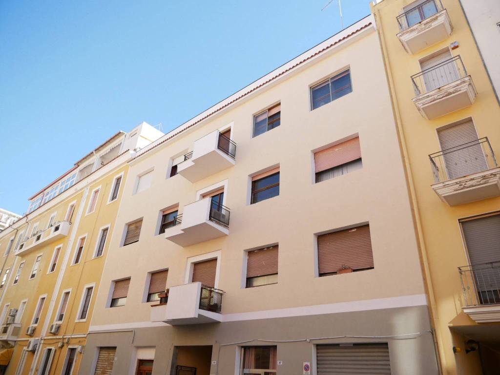 ufficio in vendita a Cagliari in zona Villanova