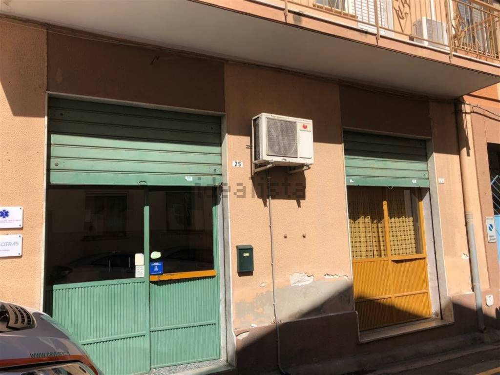 negozio in vendita a Cagliari in zona Pirri