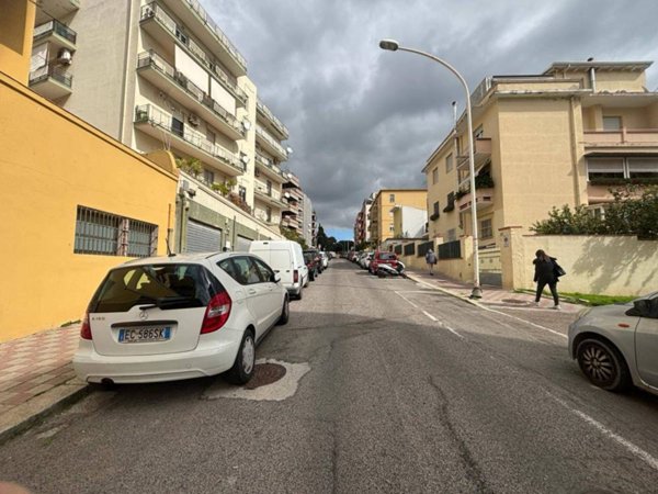 locale commerciale in vendita a Cagliari in zona Monte Urpinu