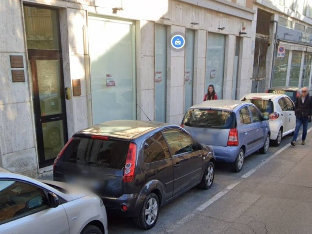 negozio in vendita a Cagliari in zona Villanova