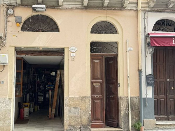 locale commerciale in vendita a Cagliari