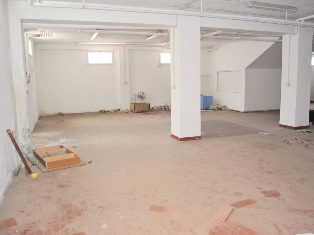 negozio in vendita a Cagliari in zona Is Mirrionis/San Michele