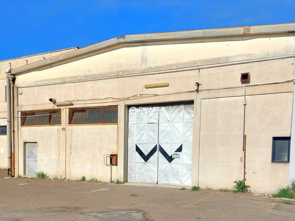 locale commerciale in vendita a Cagliari in zona Sant'Avendrace