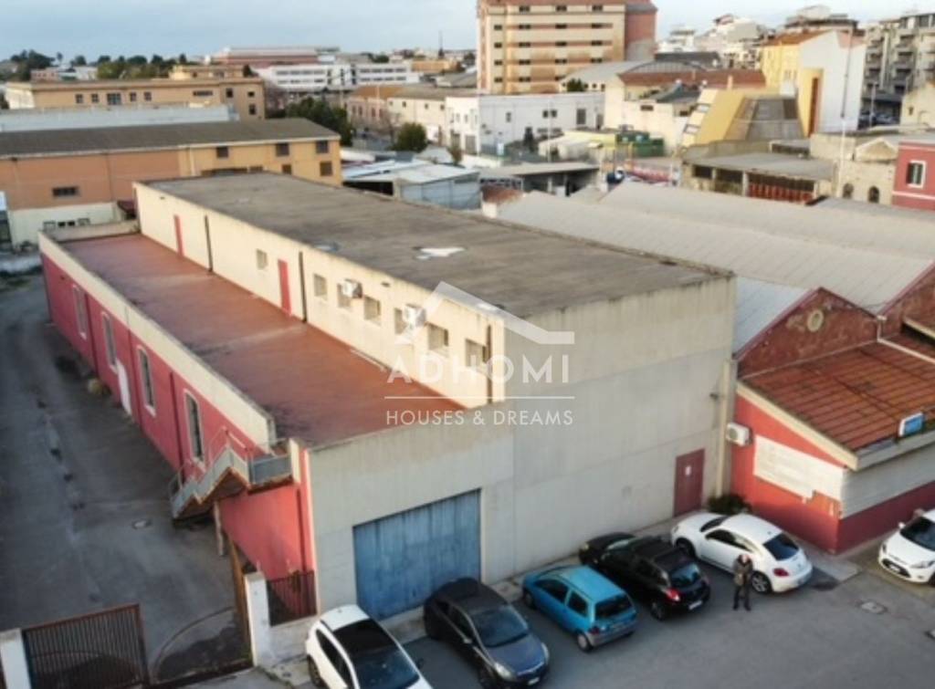 locale commerciale in vendita a Cagliari in zona Sant'Avendrace
