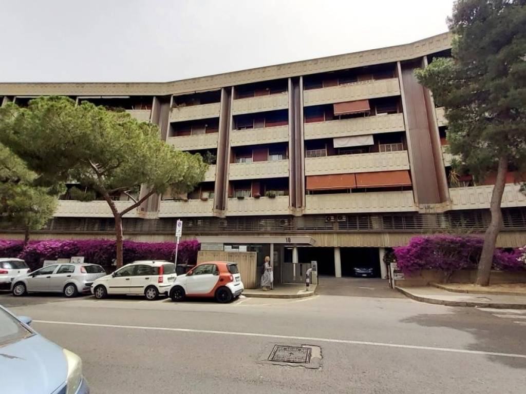 ufficio in vendita a Cagliari in zona Bonaria