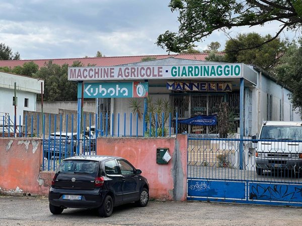 locale commerciale in vendita a Cagliari in zona Sant'Avendrace