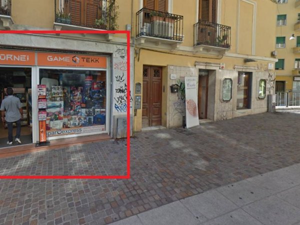 negozio in vendita a Cagliari in zona Villanova
