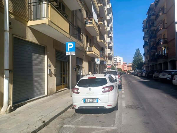 locale commerciale in vendita a Cagliari
