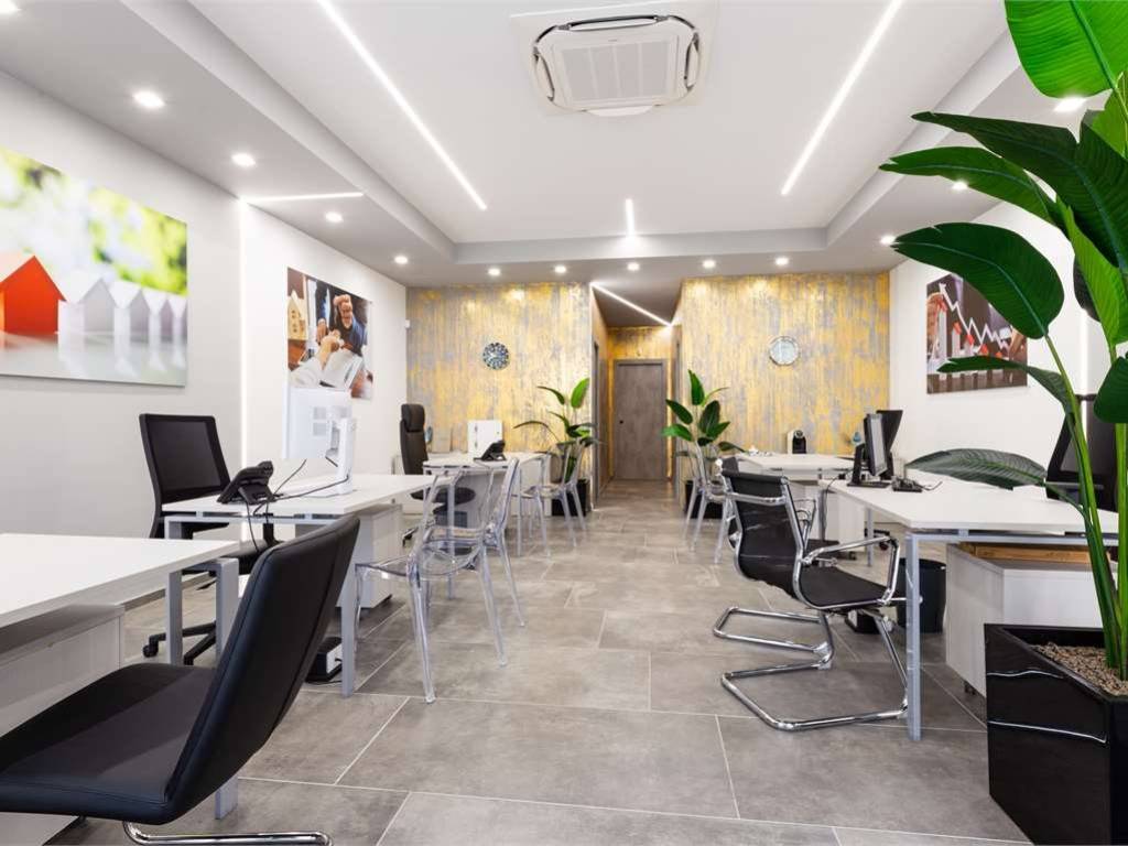 ufficio in vendita a Cagliari in zona Pirri