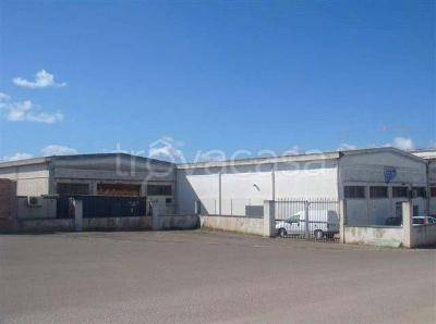 locale commerciale in vendita a Cagliari