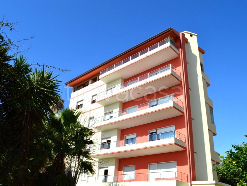 appartamento in vendita a Cagliari in zona Bonaria