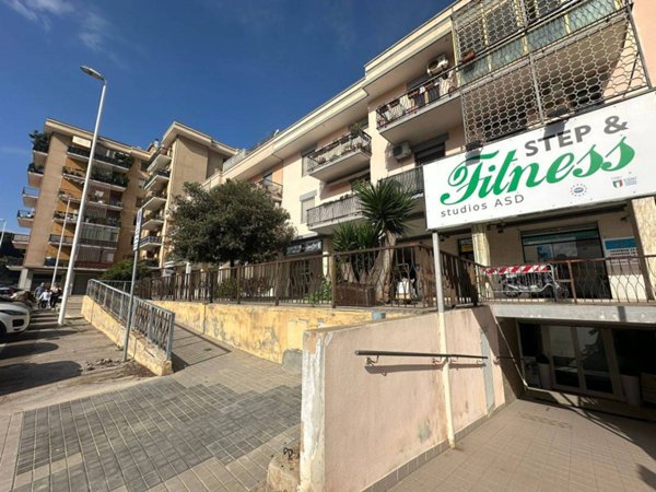 negozio in vendita a Cagliari in zona Genneruxi
