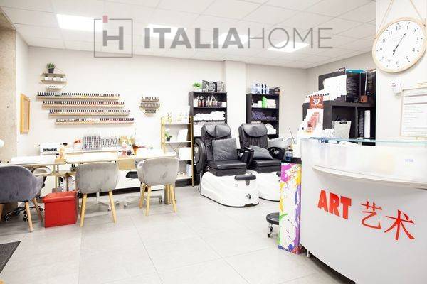 locale commerciale in vendita a Cagliari in zona Sant'Avendrace