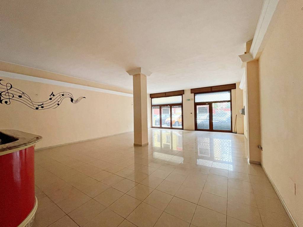 negozio in vendita a Cagliari in zona San Benedetto
