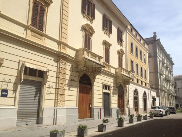 locale commerciale in vendita a Cagliari in zona Marina