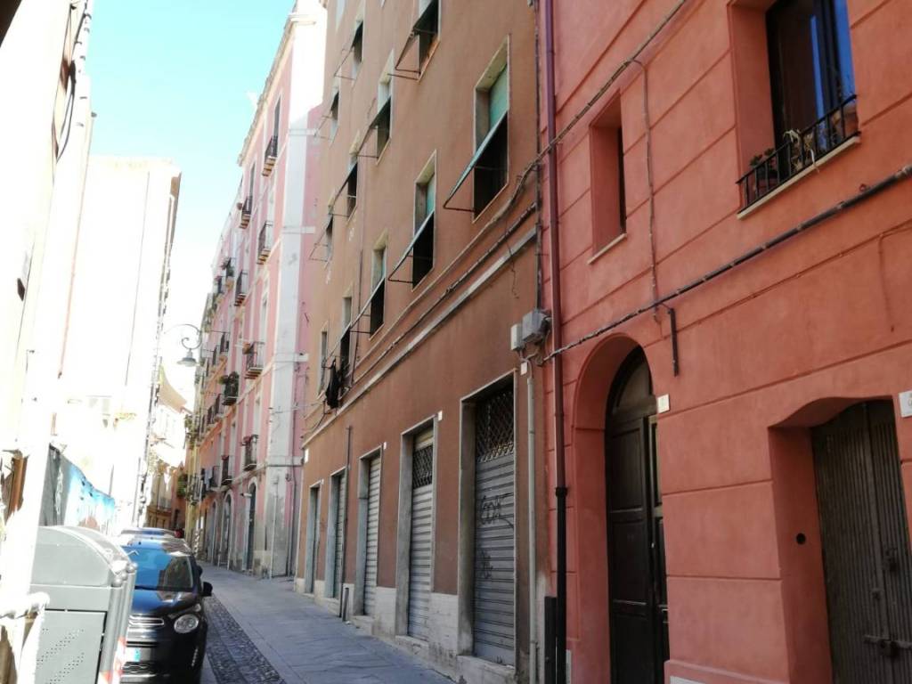 negozio in vendita a Cagliari in zona Castello