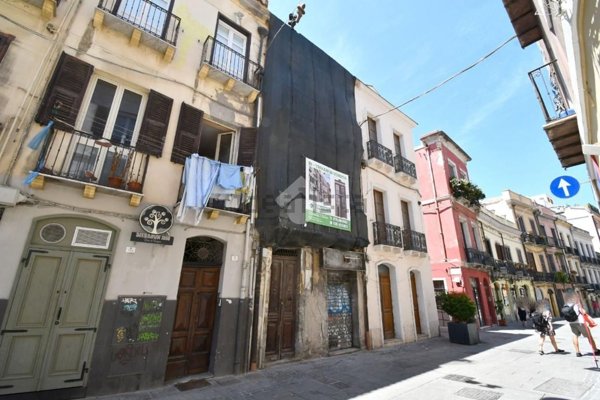 locale commerciale in vendita a Cagliari in zona Stampace/Punici