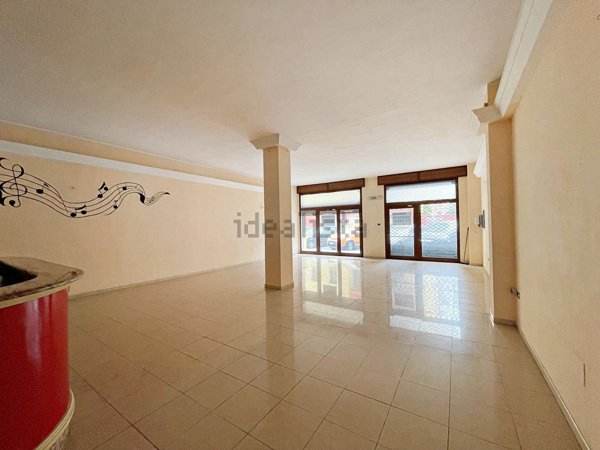 locale commerciale in vendita a Cagliari in zona San Benedetto
