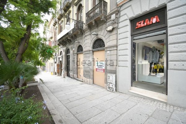 locale commerciale in vendita a Cagliari in zona Marina