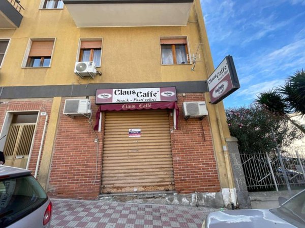 locale commerciale in vendita a Cagliari