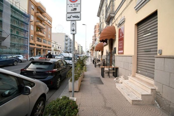 negozio in vendita a Cagliari in zona Sant'Avendrace
