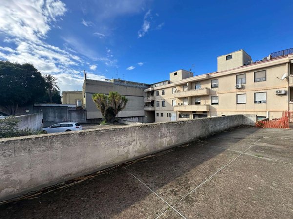 negozio in vendita a Cagliari in zona Pirri