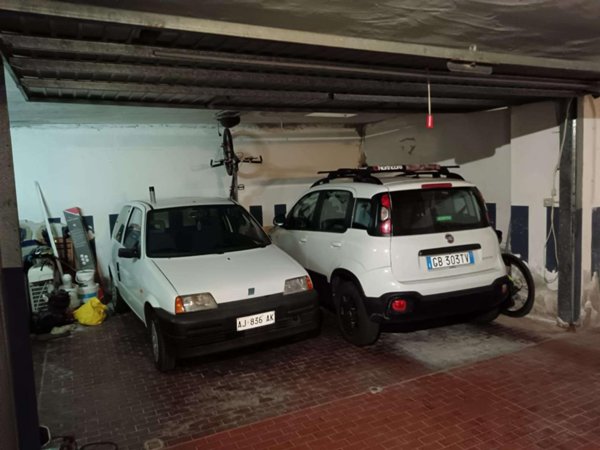 negozio in vendita a Cagliari in zona Genneruxi