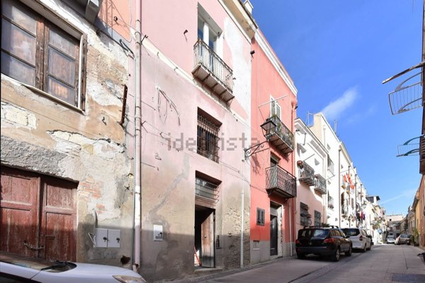 appartamento in vendita a Cagliari in zona Stampace/Punici