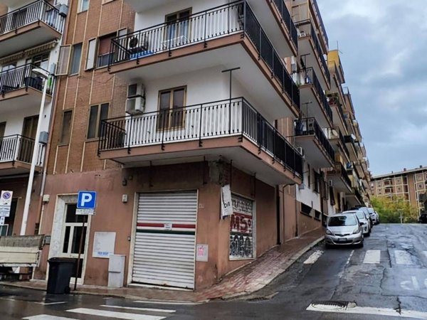 negozio in vendita a Cagliari in zona Is Mirrionis/San Michele