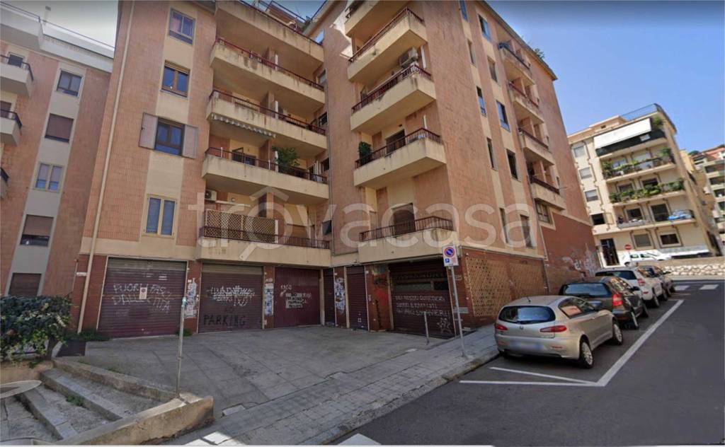negozio in vendita a Cagliari in zona Villanova