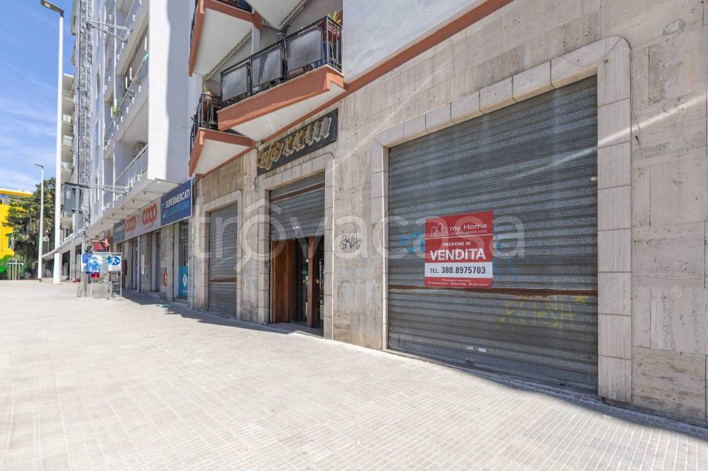 negozio in vendita a Cagliari in zona Genneruxi