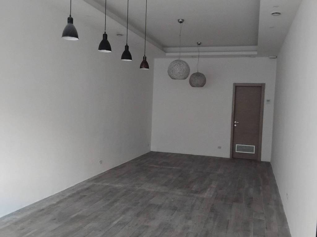 negozio in vendita a Cagliari in zona Villanova