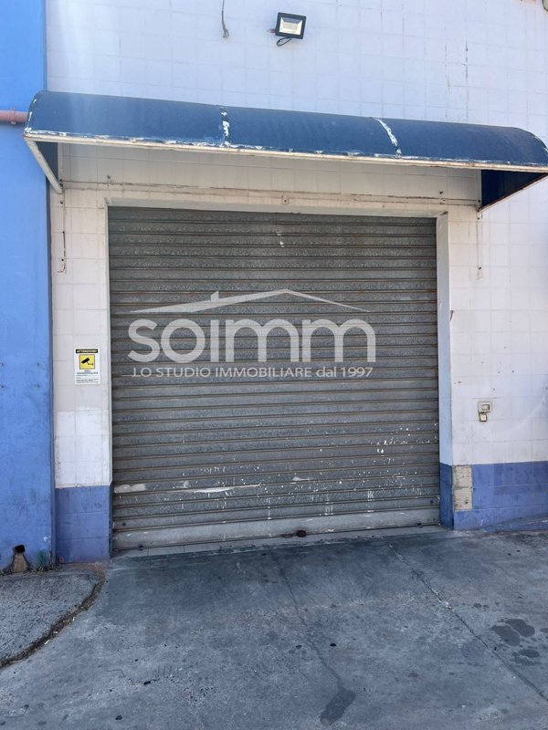 locale commerciale in vendita a Cagliari