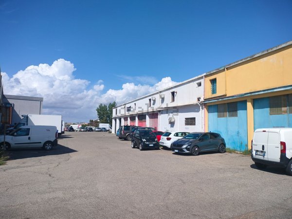 capannone in vendita a Cagliari in zona Sant'Avendrace