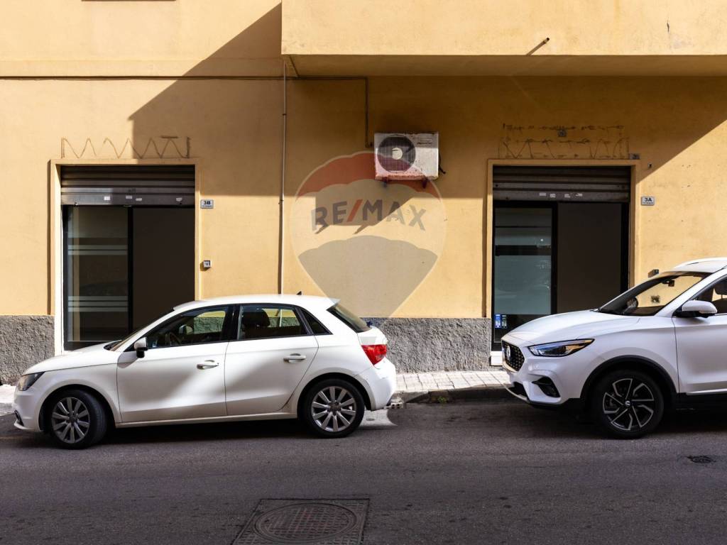 negozio in vendita a Cagliari in zona Pirri