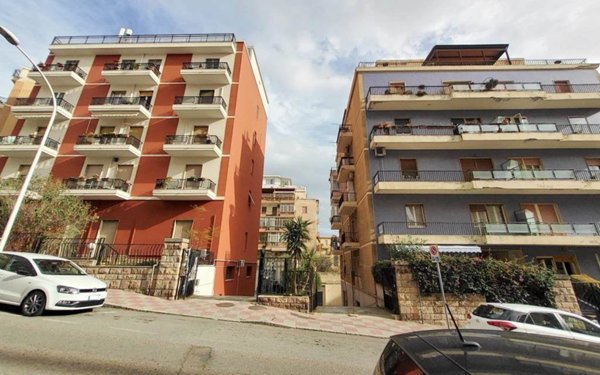 ufficio in vendita a Cagliari in zona Bonaria