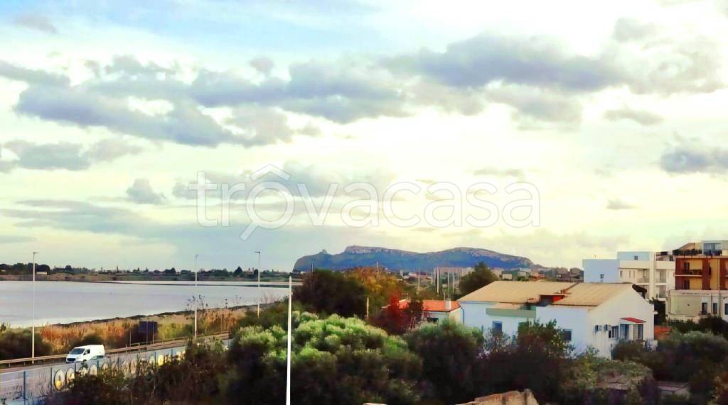 appartamento in vendita a Cagliari in zona Genneruxi