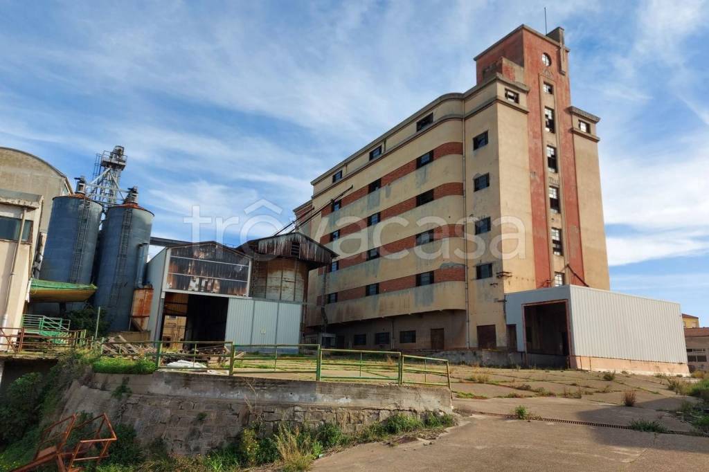 locale commerciale in vendita a Cagliari