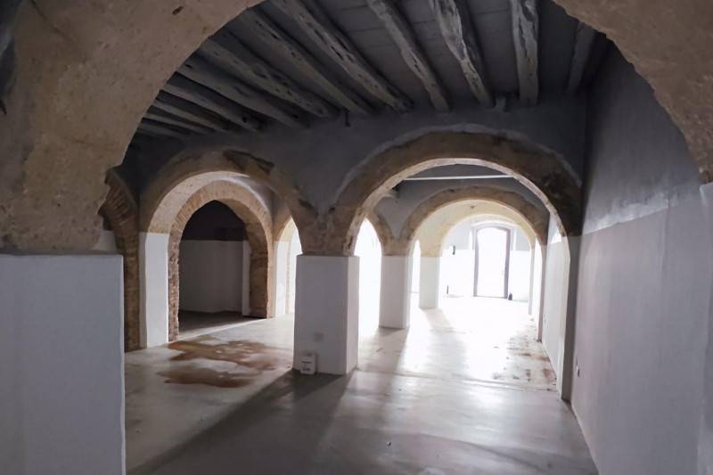 negozio in vendita a Cagliari in zona Villanova