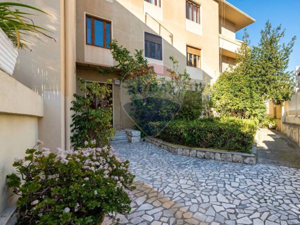appartamento in vendita a Cagliari in zona Bonaria