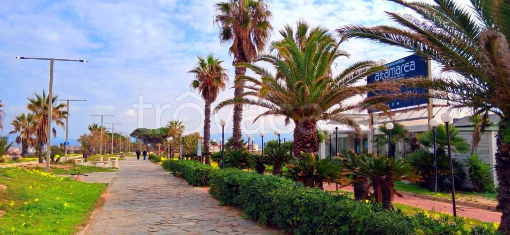 negozio in vendita a Cagliari in zona Poetto/Marina Piccola