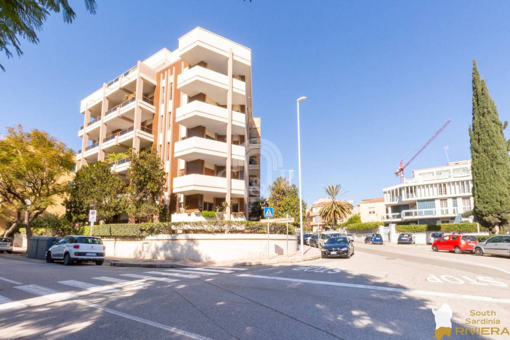 appartamento in vendita a Cagliari in zona Bonaria