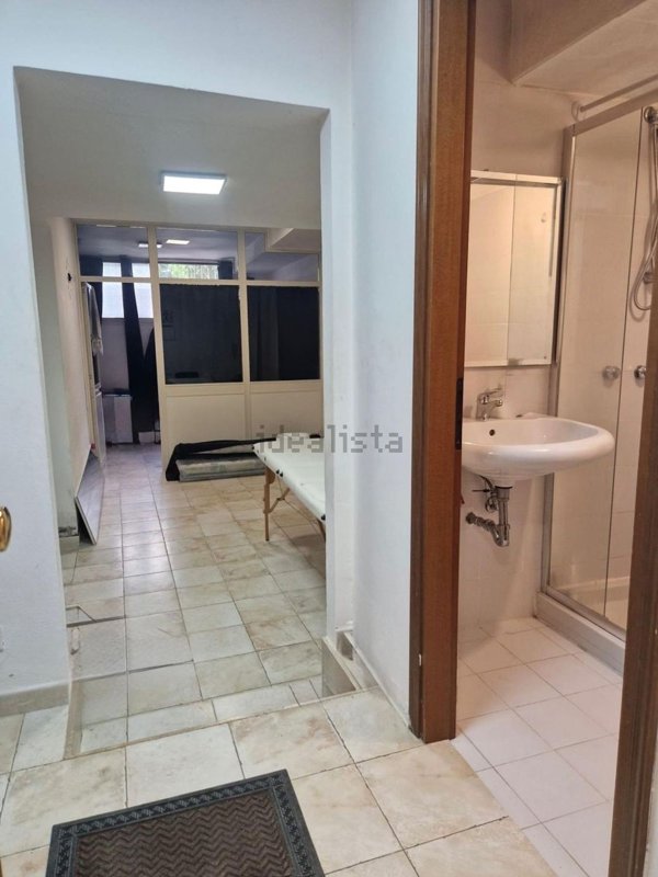 ufficio in vendita a Cagliari in zona Genneruxi