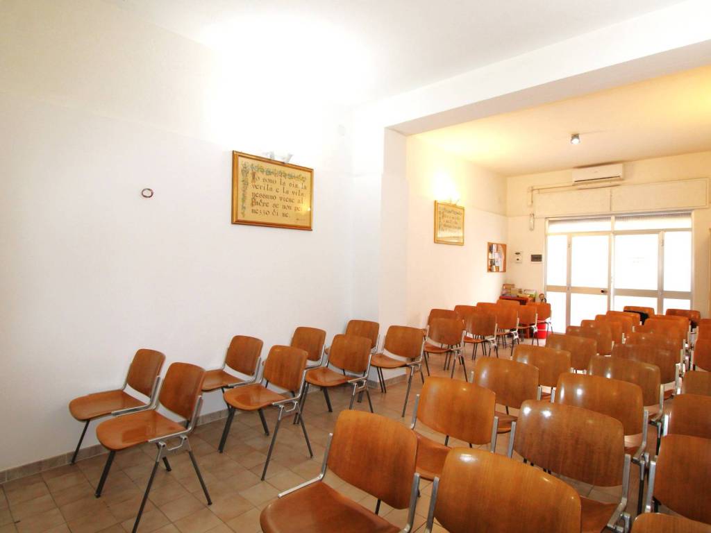 negozio in vendita a Cagliari in zona San Benedetto