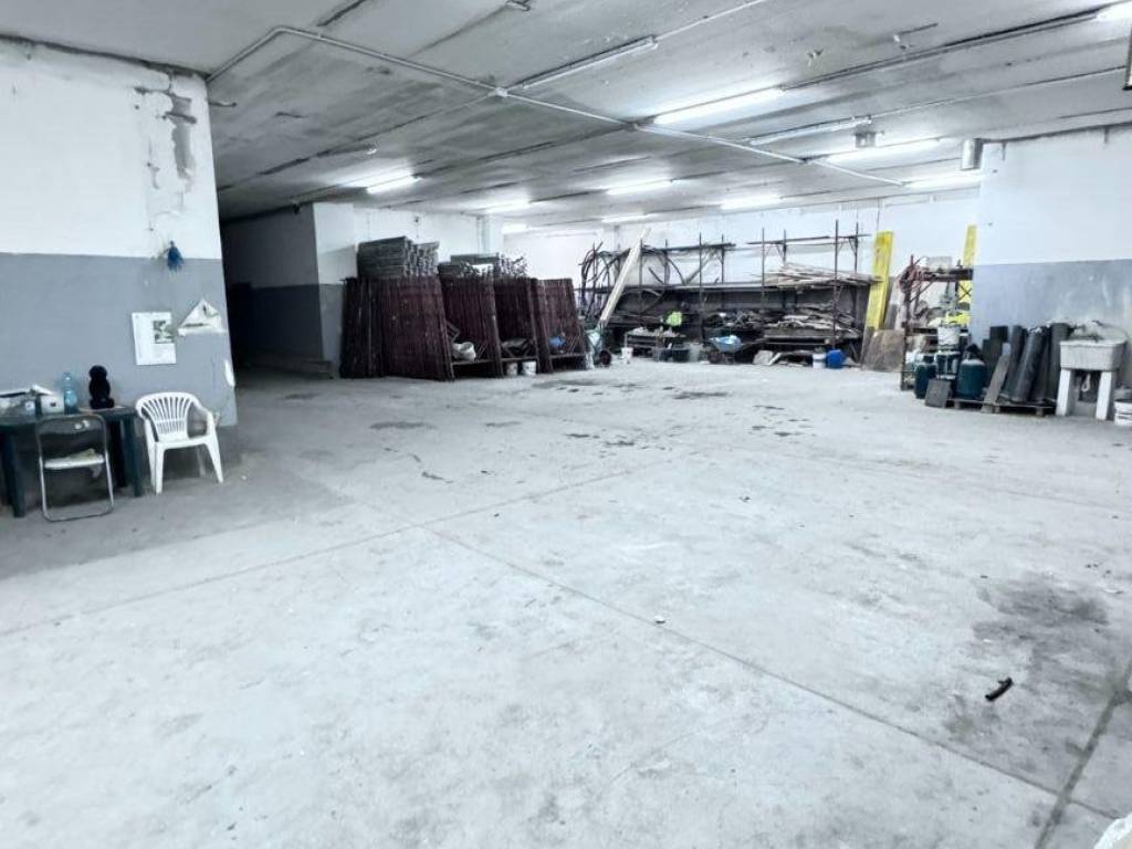 locale commerciale in vendita a Cagliari