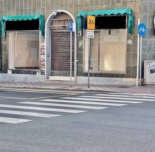 negozio in vendita a Cagliari in zona Villanova