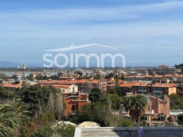 appartamento in vendita a Cagliari in zona Genneruxi